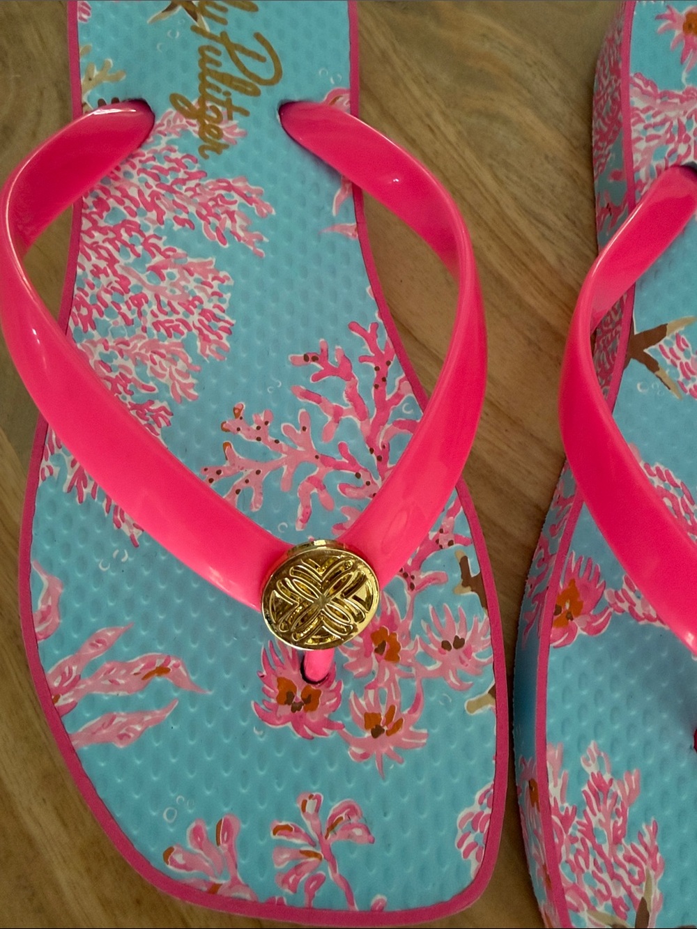 Lilly Pulitzer Hot Pink & Sky Blue Coral Print Flip Flops. New! - Picture 4 of 5